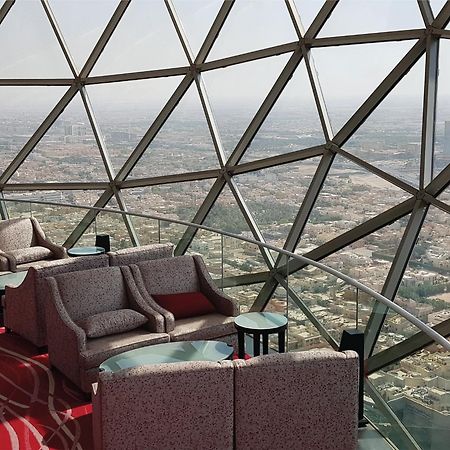 Mandarin Oriental Al Faisaliah, Riyadh Eksteriør billede The 360° view from the lounge