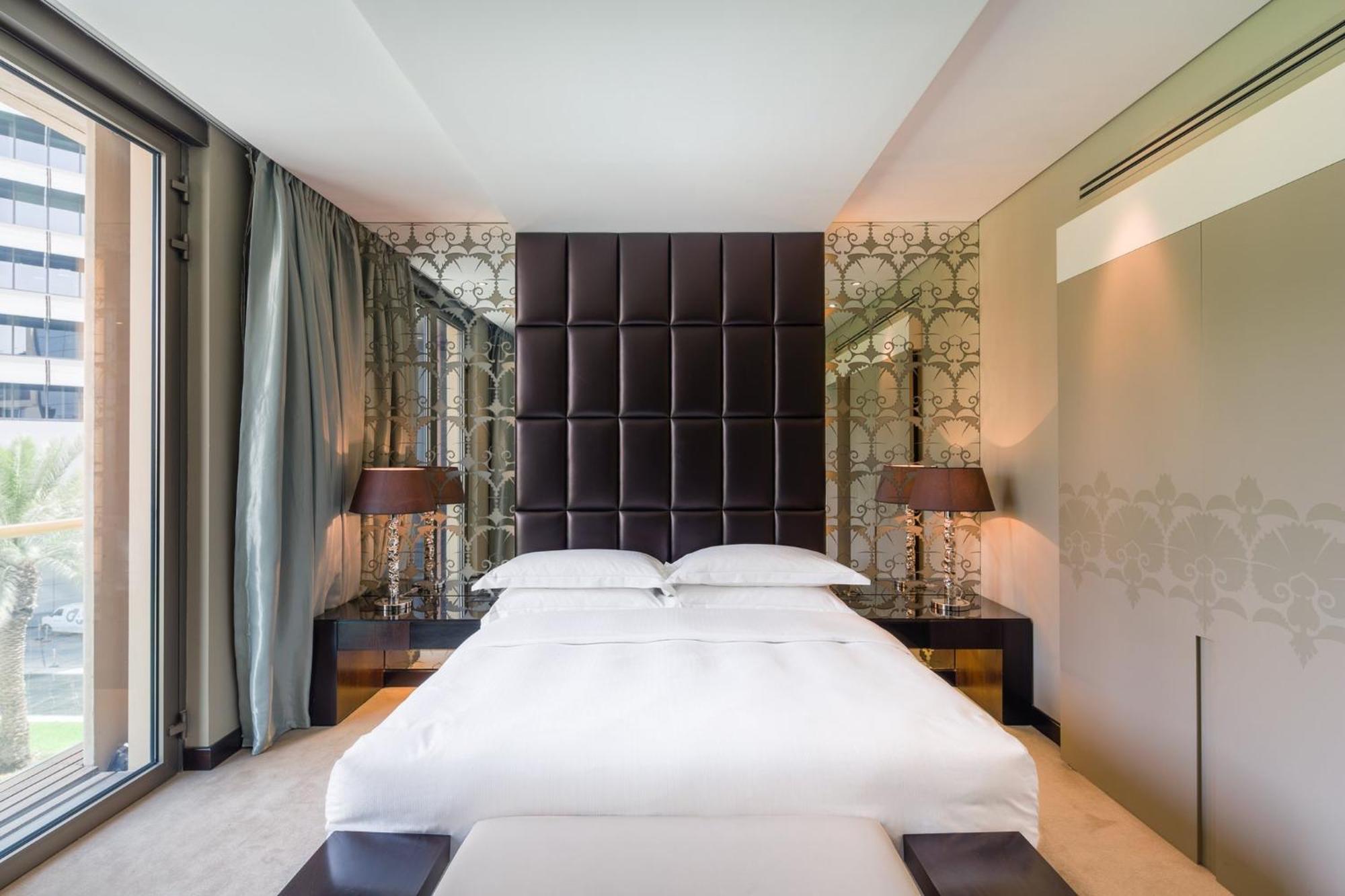Mandarin Oriental Al Faisaliah, Riyadh Eksteriør billede A bedroom at the Mandarin Oriental