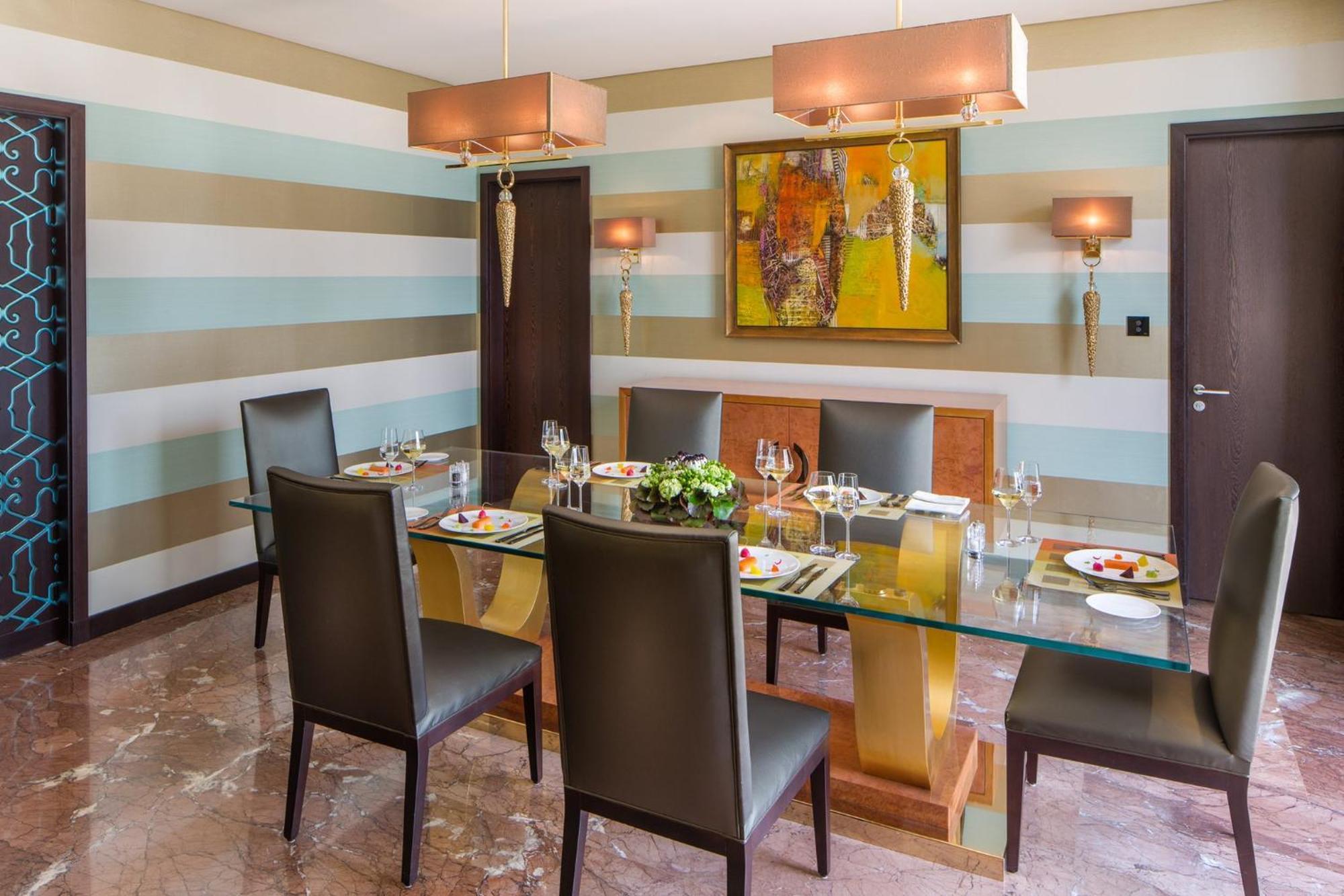 Mandarin Oriental Al Faisaliah, Riyadh Eksteriør billede A dining room