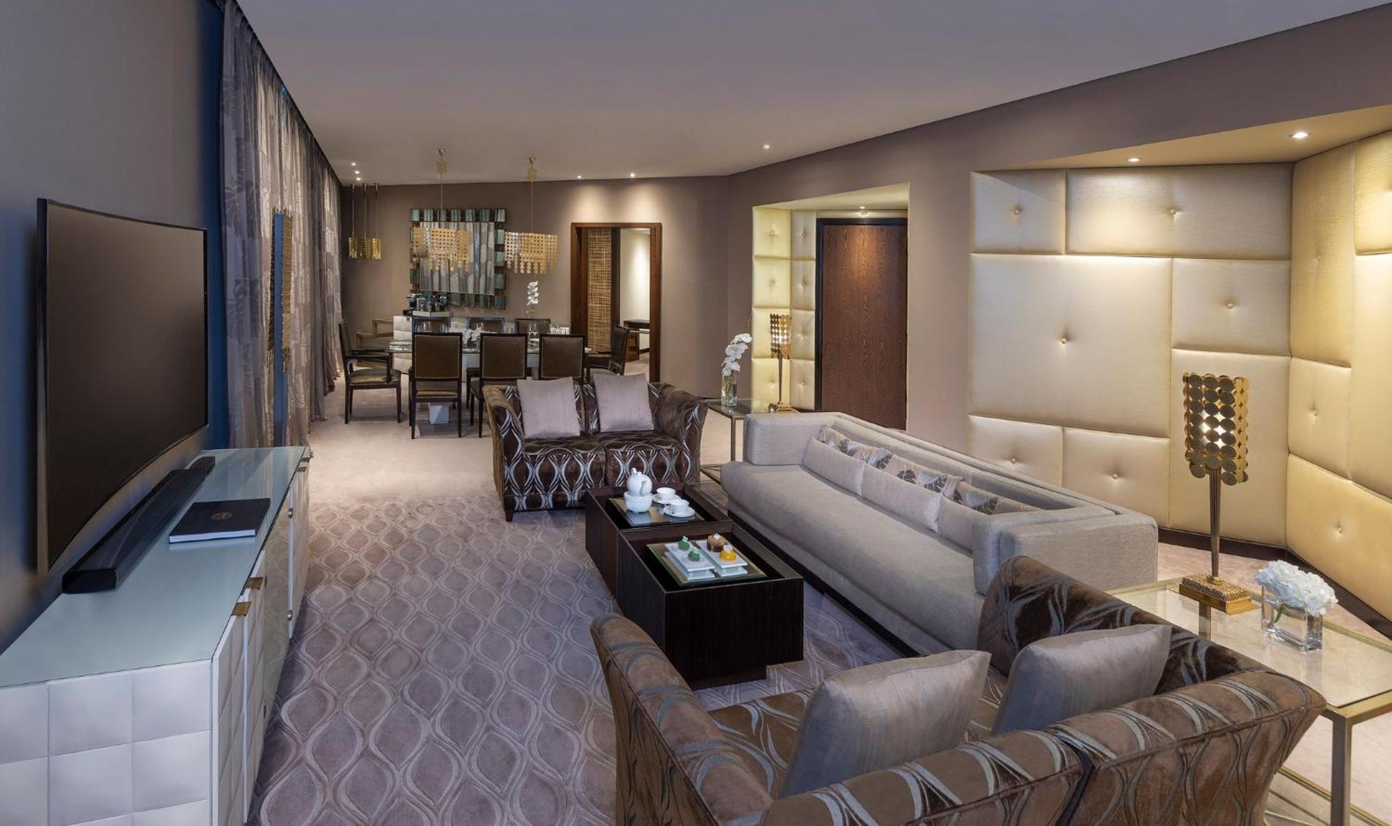 Mandarin Oriental Al Faisaliah, Riyadh Eksteriør billede The living room of a Presidential Suite