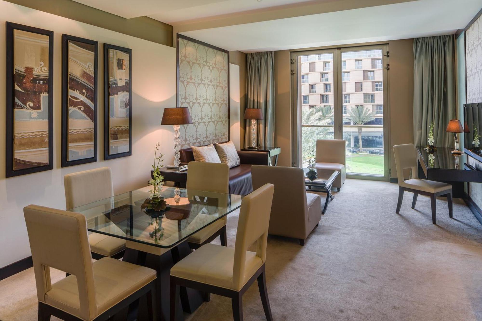 Mandarin Oriental Al Faisaliah, Riyadh Eksteriør billede A living room at the Ritz-Carlton, DIFC