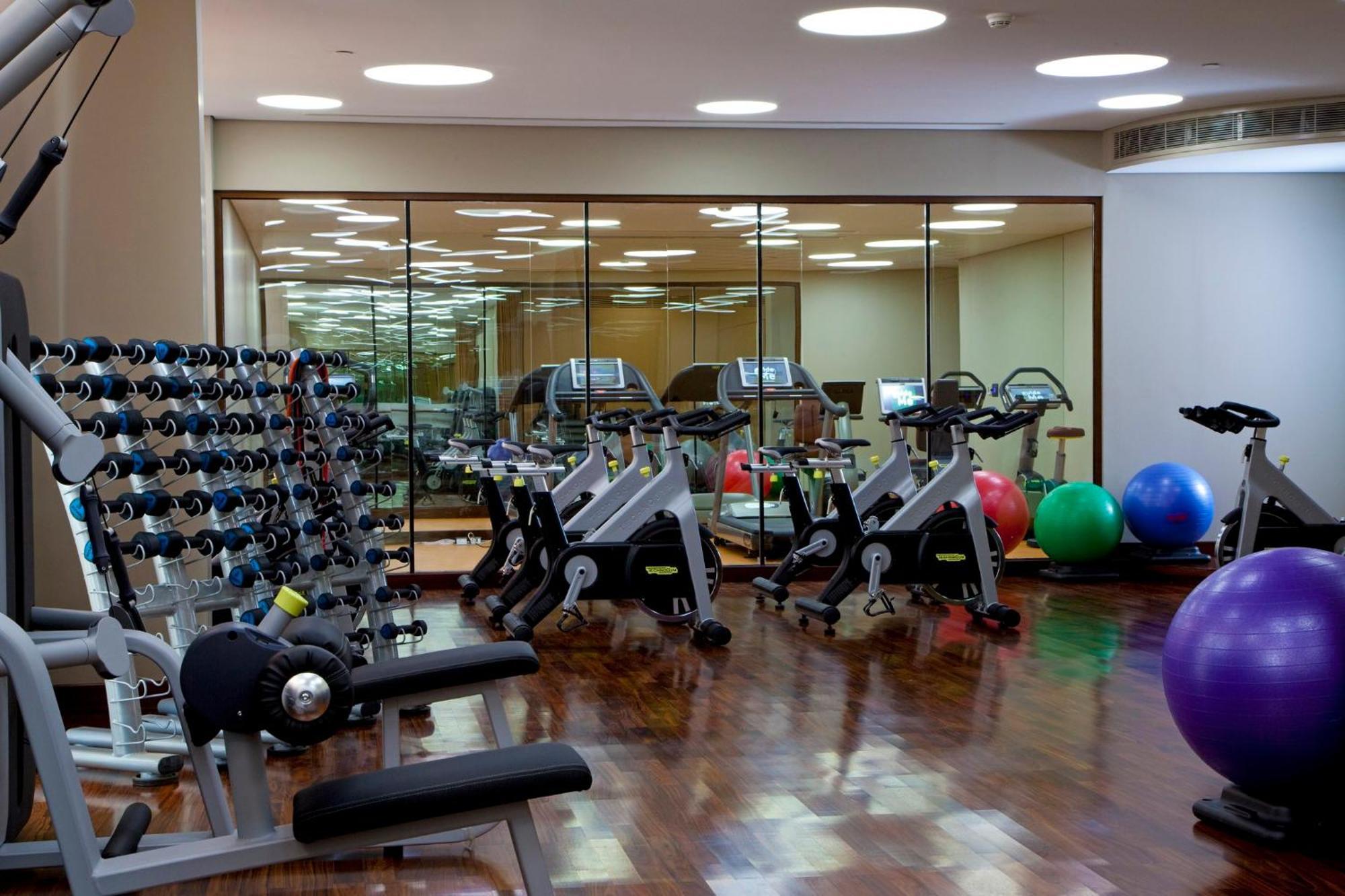 Mandarin Oriental Al Faisaliah, Riyadh Eksteriør billede The gym at the Four Seasons Hotel, London