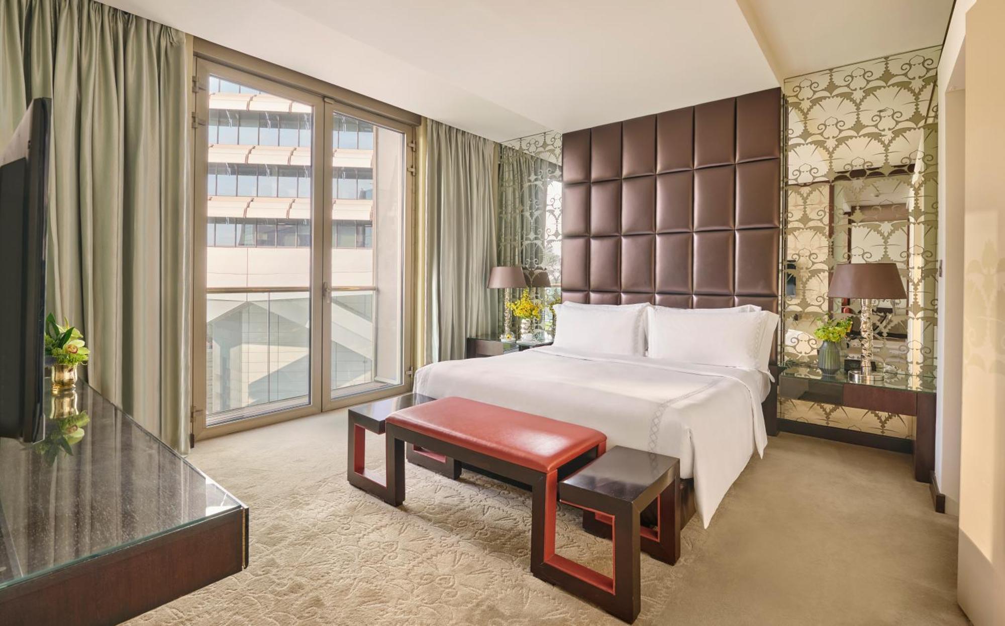 Mandarin Oriental Al Faisaliah, Riyadh Eksteriør billede A bedroom at the hotel